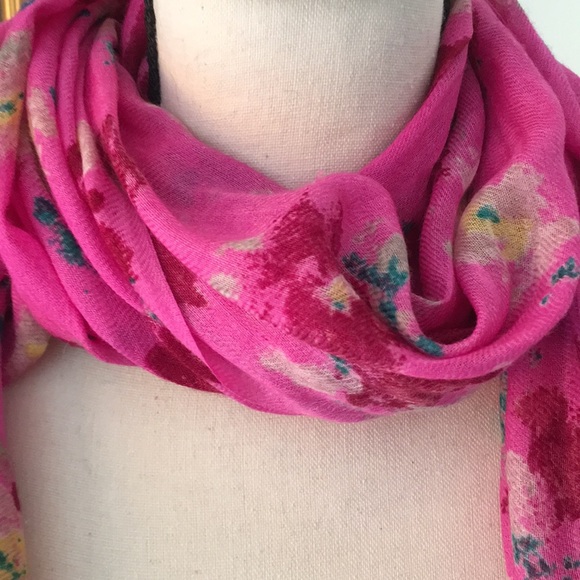 Large Scarf to Wear with the Puff Vest - Picture 2 of 3